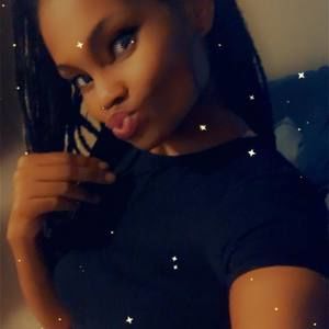 Meet your Posher, Dominique